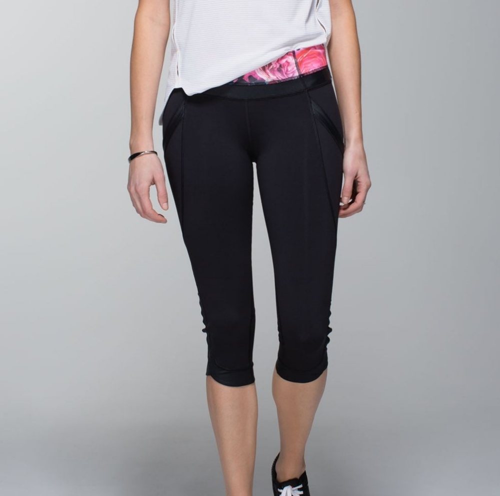 Lululemon Chase Me Crop II Black / Secret Garden Size 6 - Picture 2 of 11
